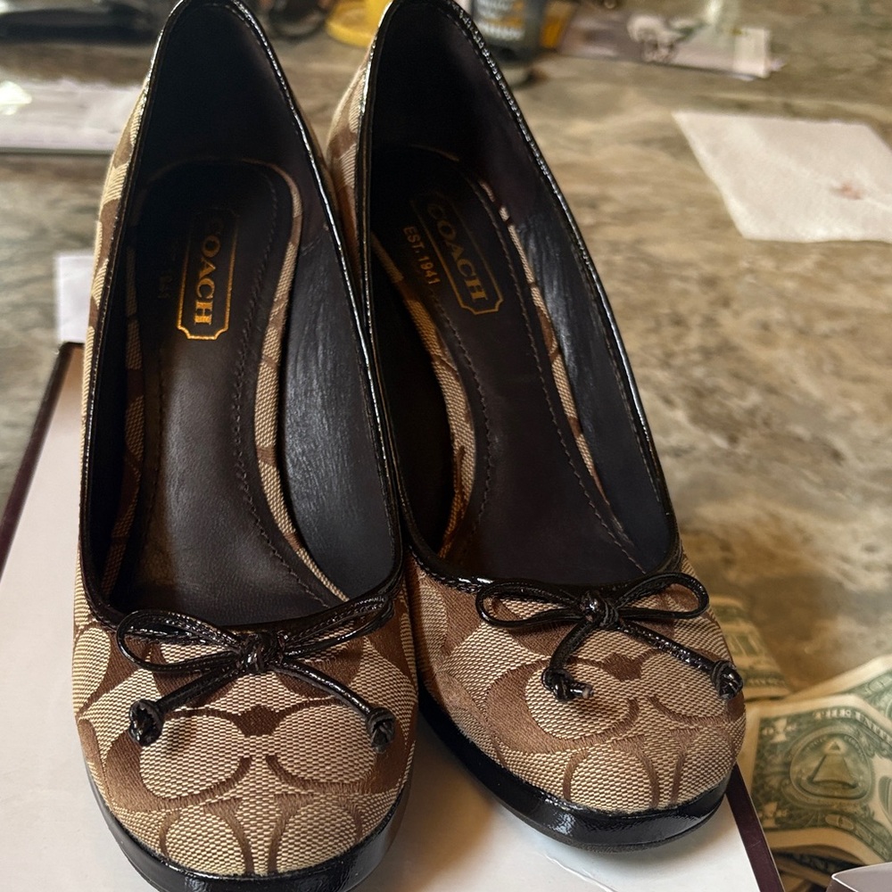 Coach Women's Tan and Black Patterned Heels